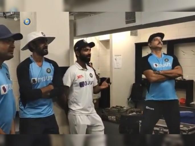 Video : Your Time `Come, Keep Working Hard-Skipper Ajinkya Rahane to Kuldeep Yadav | Video : खचू नकोस, तूझाही टाईम येईल; ड्रेसिंग रुममध्ये सर्वांसमोर अजिंक्य रहाणे धीर देतो तेव्हा...