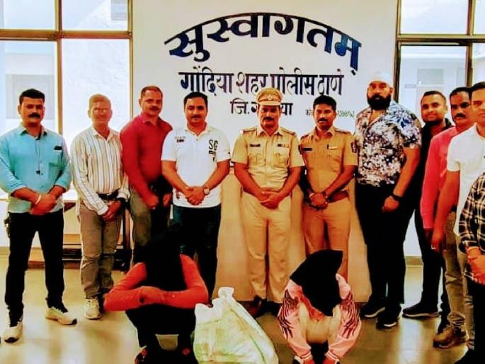 Two who stole materials in court; Sentence of imprisonment, fine of Rs | साहित्य चोरणाऱ्या दोघांना कोर्टात; बसण्याची शिक्षा, २०० रुपये दंड Two who stole materials in court; Sentence of imprisonment, fine of Rs | साहित्य चोरणाऱ्या दोघांना कोर्टात; बसण्याची शिक्षा, २०० रुपये दंड