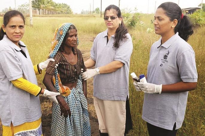 Ratnagiri: The youths are passionate about empowering them - Rajaratnaman Pratishthan's struggle | रत्नागिरी : वेड्यांना शहाणे करण्याचा तरूणांना ध्यास - राजरत्न प्रतिष्ठानची धडपड  Ratnagiri: The youths are passionate about empowering them - Rajaratnaman Pratishthan's struggle | रत्नागिरी : वेड्यांना शहाणे करण्याचा तरूणांना ध्यास - राजरत्न प्रतिष्ठानची धडपड