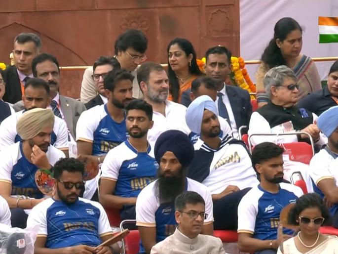 Congress Rahul Gandhi sitting arrangement controversy in independence day ceremony ministry of defence reply | राहुल गांधींना मागच्या रांगेत बसवलं; काँग्रेसने व्यक्त केला संताप, सरकारने दिलं उत्तर Congress Rahul Gandhi sitting arrangement controversy in independence day ceremony ministry of defence reply | राहुल गांधींना मागच्या रांगेत बसवलं; काँग्रेसने व्यक्त केला संताप, सरकारने दिलं उत्तर