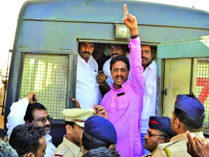 Kelvad, Jambulhdha power sub-station burns case: 19 people arrested with Rahul Bondre, Rawal | केळवद, जांबूळधाबा वीज उपकेंद्र जाळपोळ प्रकरण : राहुल बोंद्रे, रावळसह १९ जणांना अटक Kelvad, Jambulhdha power sub-station burns case: 19 people arrested with Rahul Bondre, Rawal | केळवद, जांबूळधाबा वीज उपकेंद्र जाळपोळ प्रकरण : राहुल बोंद्रे, रावळसह १९ जणांना अटक