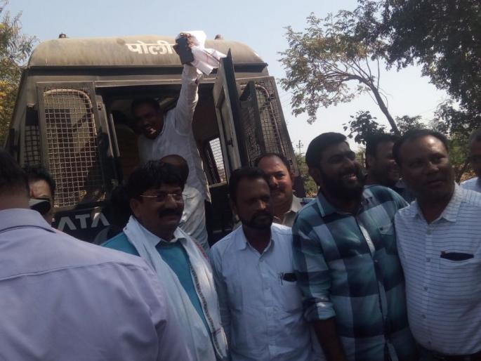 Buldhana District: MLA, Rahul Bondre, Malkapur municipal president arrested for arson of Mahavitaran offices | बुलडाणा जिल्हा: महावितरण कार्यालयांची जाळपोळ प्रकरणी आमदार राहुल बोंद्रे, मलकापूर नगराध्यक्षांना अटक Buldhana District: MLA, Rahul Bondre, Malkapur municipal president arrested for arson of Mahavitaran offices | बुलडाणा जिल्हा: महावितरण कार्यालयांची जाळपोळ प्रकरणी आमदार राहुल बोंद्रे, मलकापूर नगराध्यक्षांना अटक