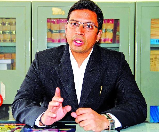 New thoughts on community marriage: Rahul Chavan: Labor, time, money will be spent and social activities | सामुदायिक विवाह सोहळ्यातून नवे विचार --राहुल चव्हाण : श्रम, वेळ, पैसा वाचणार New thoughts on community marriage: Rahul Chavan: Labor, time, money will be spent and social activities | सामुदायिक विवाह सोहळ्यातून नवे विचार --राहुल चव्हाण : श्रम, वेळ, पैसा वाचणार