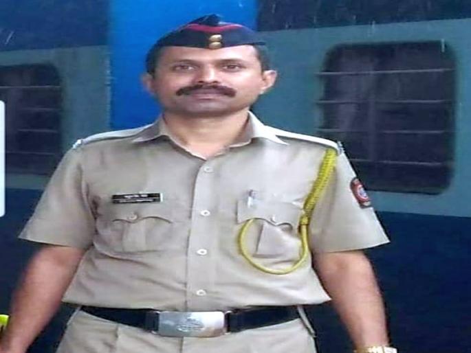 Cruel police father rises to the death of unborn children; Lean straps on the body of the cow | क्रुर पोलीस बाप उठला पोटच्या मुलांच्या जिवावर; कोवळ्या शरीरावर चामडी पट्ट्याने ओढले आसूड Cruel police father rises to the death of unborn children; Lean straps on the body of the cow | क्रुर पोलीस बाप उठला पोटच्या मुलांच्या जिवावर; कोवळ्या शरीरावर चामडी पट्ट्याने ओढले आसूड