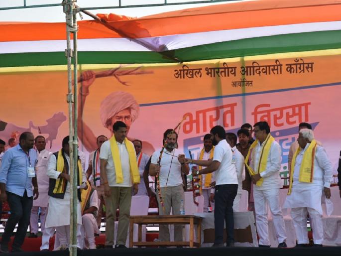 Adivasis are the real owners of this country: Rahul Gandhi's statement | आदिवासी हेच मुळनिवासी, देशाचे खरे मालकः राहुल गांधी Adivasis are the real owners of this country: Rahul Gandhi's statement | आदिवासी हेच मुळनिवासी, देशाचे खरे मालकः राहुल गांधी