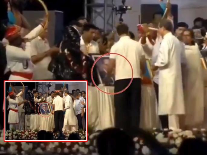 A blank constitution in Nagpur and In Mumbai, there is no even show the courtesy of garlanding the photo of the great man Dr. Babasaheb Ambedkar Maharashtra will never tolerate 'this' insult; BJP attacks by sharing VIDEO | "राहुल गांधींनी नागपुरात कोरं संविधान दाखवलं तर मुंबईत..., बाबासाहेबांचा 'हा' अपमान..."; VIDEO शेअर करत भाजपचा हल्लाबोल A blank constitution in Nagpur and In Mumbai, there is no even show the courtesy of garlanding the photo of the great man Dr. Babasaheb Ambedkar Maharashtra will never tolerate 'this' insult; BJP attacks by sharing VIDEO | "राहुल गांधींनी नागपुरात कोरं संविधान दाखवलं तर मुंबईत..., बाबासाहेबांचा 'हा' अपमान..."; VIDEO शेअर करत भाजपचा हल्लाबोल