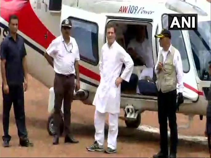 Kerala floods : kerala rahul gandhi waits for air ambulance to take off | Kerala Floods : स्वतः थांबून राहुल गांधींनी एअर अॅम्ब्युलन्सला मार्ग मोकळा करुन दिला