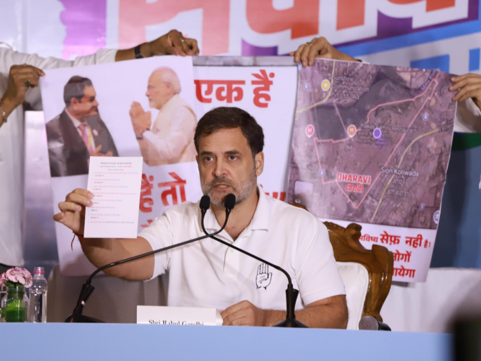 the battle between the robbers and the common people; Rahul Gandhi attack on the rulers | लुटारू आणि सर्वसामान्य जनता यांच्यातील लढाई; राहुल गांधी यांचा सत्ताधाऱ्यांवर हल्ला the battle between the robbers and the common people; Rahul Gandhi attack on the rulers | लुटारू आणि सर्वसामान्य जनता यांच्यातील लढाई; राहुल गांधी यांचा सत्ताधाऱ्यांवर हल्ला