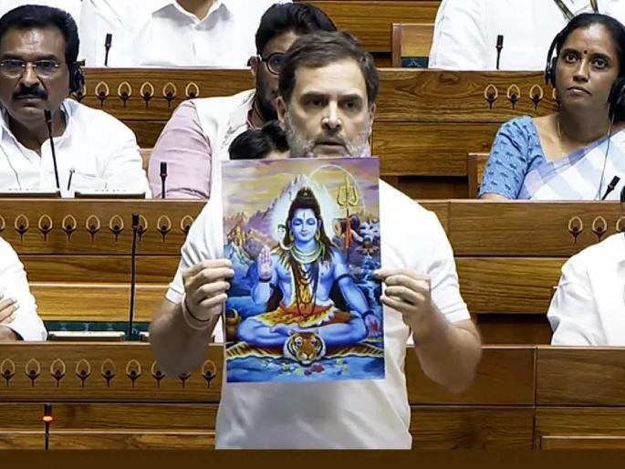 As soon as Rahul Gandhi showed the photo of Lord Shiva Shankar, the camera rolled Congress said, look at magic | VIDEO : राहुल गांधी यांनी भगवान शिव शंकरांचा फोटो दाखवताच कॅमेरा फिरला! काँग्रेस म्हणाली, बघा 'जादू'! As soon as Rahul Gandhi showed the photo of Lord Shiva Shankar, the camera rolled Congress said, look at magic | VIDEO : राहुल गांधी यांनी भगवान शिव शंकरांचा फोटो दाखवताच कॅमेरा फिरला! काँग्रेस म्हणाली, बघा 'जादू'!