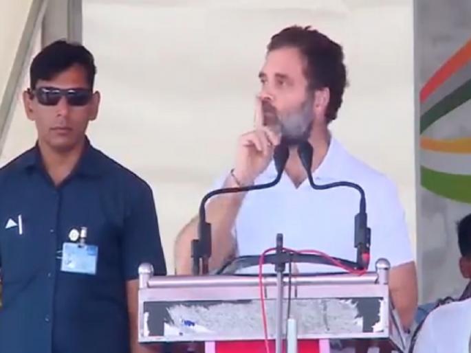 rahul gandhi stopped speech in karnataka rally after heard sound of azan | अजानचा आवाज ऐकताच राहुल गांधींनी थांबवलं भाषण, लोकांनाही शांत राहण्यासाठी केला इशारा rahul gandhi stopped speech in karnataka rally after heard sound of azan | अजानचा आवाज ऐकताच राहुल गांधींनी थांबवलं भाषण, लोकांनाही शांत राहण्यासाठी केला इशारा