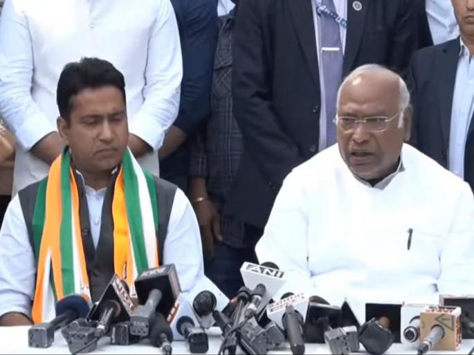 Two MPs left the party in two days, now Rahul Kaswan has joined the Congress | दोन दिवसांत दोन खासदारांनी सोडला पक्ष, आता राहुल कस्वां यांनी केला काँग्रेसमध्ये प्रवेश Two MPs left the party in two days, now Rahul Kaswan has joined the Congress | दोन दिवसांत दोन खासदारांनी सोडला पक्ष, आता राहुल कस्वां यांनी केला काँग्रेसमध्ये प्रवेश