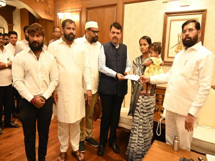 Chief Minister Eknath Shinde and Deputy Chief Minister Devendra Fadnavis have given financial assistance of Rs 5 lakh to Ankita Nimbalkar, wife of deceased bullock cart owner Ranjit Nimbalkar  | 'सुंदर' बैलावरून वाद! गोळीबारात रणजित निंबाळकरांचा मृत्यू; सरकारकडून आर्थिक मदत Chief Minister Eknath Shinde and Deputy Chief Minister Devendra Fadnavis have given financial assistance of Rs 5 lakh to Ankita Nimbalkar, wife of deceased bullock cart owner Ranjit Nimbalkar  | 'सुंदर' बैलावरून वाद! गोळीबारात रणजित निंबाळकरांचा मृत्यू; सरकारकडून आर्थिक मदत