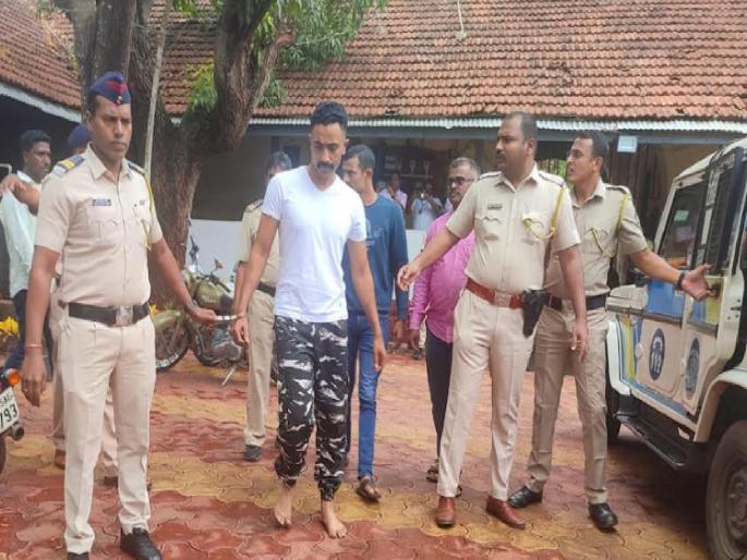 Entrepreneur Santosh Shinde suicide case: Former corporator along with police officer remanded to 5-day police custody | उद्योजक शिंदे आत्महत्या प्रकरण: माजी नगरसेविकेसह पोलिस अधिकाऱ्याला ५ दिवसांची पोलिस कोठडी, न्यायालय परिसरात तणाव Entrepreneur Santosh Shinde suicide case: Former corporator along with police officer remanded to 5-day police custody | उद्योजक शिंदे आत्महत्या प्रकरण: माजी नगरसेविकेसह पोलिस अधिकाऱ्याला ५ दिवसांची पोलिस कोठडी, न्यायालय परिसरात तणाव