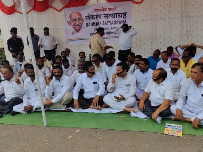 Washim: Rahul Gandhi's MP cancellation, Congress aggressive, Sankalp Satyagraha movement | वाशिम : राहुल गांधींची खासदारी रद्द, काँग्रेस आक्रमक, संकल्प सत्याग्रह आंदोलन Washim: Rahul Gandhi's MP cancellation, Congress aggressive, Sankalp Satyagraha movement | वाशिम : राहुल गांधींची खासदारी रद्द, काँग्रेस आक्रमक, संकल्प सत्याग्रह आंदोलन