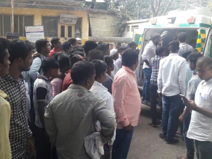 Yavatmal pilgrims killed in road accident in Rahuri; One killed, ten wounded | यवतमाळच्या भाविकांचा नगर जिल्ह्यातील राहुरी येथे अपघात; ३ ठार, ८ जखमी Yavatmal pilgrims killed in road accident in Rahuri; One killed, ten wounded | यवतमाळच्या भाविकांचा नगर जिल्ह्यातील राहुरी येथे अपघात; ३ ठार, ८ जखमी