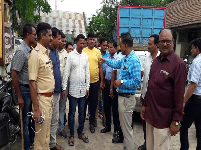 Going around eight lakhs of gold in two days | आठ लाखांच्या सोन्यावर डल्ला मारणारे दोन दिवसांत गजाआड Going around eight lakhs of gold in two days | आठ लाखांच्या सोन्यावर डल्ला मारणारे दोन दिवसांत गजाआड