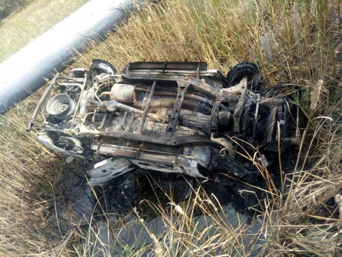 Scorpio took abdomen at Mulanagar ghat; Five survivors | मुळानगर फाट्याजवळ पलटी झालेल्या स्कॉर्पियोने घेतला पेट; पाचजण बचावले Scorpio took abdomen at Mulanagar ghat; Five survivors | मुळानगर फाट्याजवळ पलटी झालेल्या स्कॉर्पियोने घेतला पेट; पाचजण बचावले