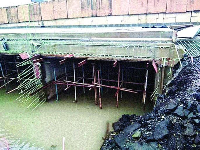 Kalamboli was hit with the work of service road | सर्व्हिस रोडच्या कामाचा फटका कळंबोलीला Kalamboli was hit with the work of service road | सर्व्हिस रोडच्या कामाचा फटका कळंबोलीला