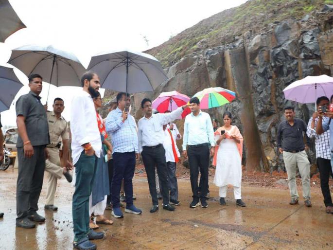 Don't pay 'that' contractor; The minister was furious after seeing the potholes on the Mumbai-Goa highway | ‘त्या’ ठेकेदाराला पैसे देऊ नका; मुंबई-गोवा हायवेवरील खड्डे पाहून मंत्री संतापले Don't pay 'that' contractor; The minister was furious after seeing the potholes on the Mumbai-Goa highway | ‘त्या’ ठेकेदाराला पैसे देऊ नका; मुंबई-गोवा हायवेवरील खड्डे पाहून मंत्री संतापले