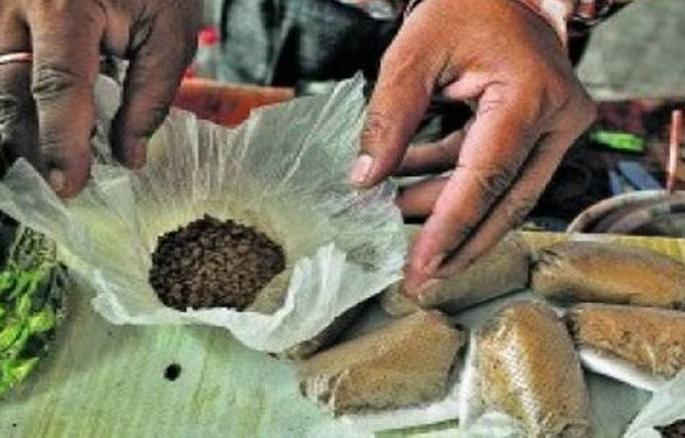 Hit campaign against Kharras, tobacco, gutkha vendors in Nagpur | नागपुरात खर्रा, तंबाखू, गुटखा विक्रेत्यांविरुद्ध धडक मोहीम Hit campaign against Kharras, tobacco, gutkha vendors in Nagpur | नागपुरात खर्रा, तंबाखू, गुटखा विक्रेत्यांविरुद्ध धडक मोहीम