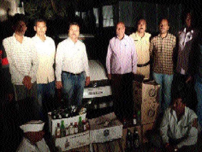 Gurditta Katta seized in Goa with foreign liquor imported from Shirasadevi | शिरसदेवीत गोवा बनावटीच्या विदेशी दारुसह गावठी कट्टा जप्त Gurditta Katta seized in Goa with foreign liquor imported from Shirasadevi | शिरसदेवीत गोवा बनावटीच्या विदेशी दारुसह गावठी कट्टा जप्त