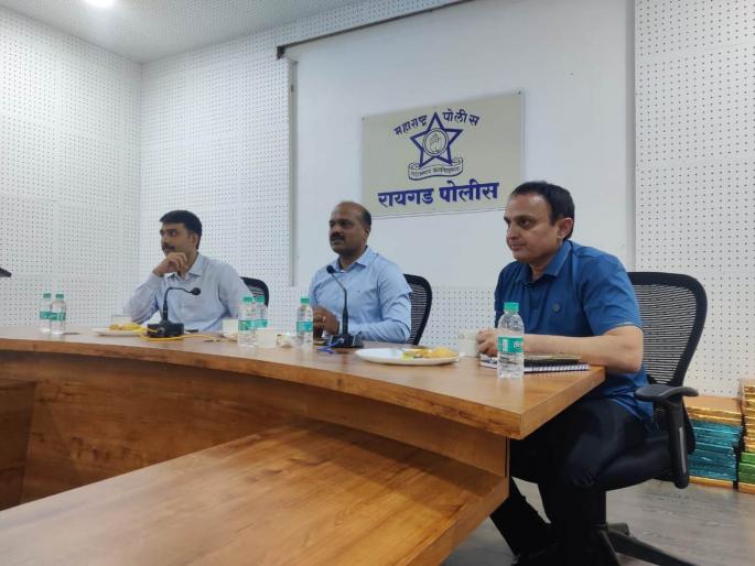 Raigad police succeeded in finding both the missing girls | बेपत्ता झालेल्या दोन्ही युवती शोधण्यात रायगड पोलिसांना यश Raigad police succeeded in finding both the missing girls | बेपत्ता झालेल्या दोन्ही युवती शोधण्यात रायगड पोलिसांना यश