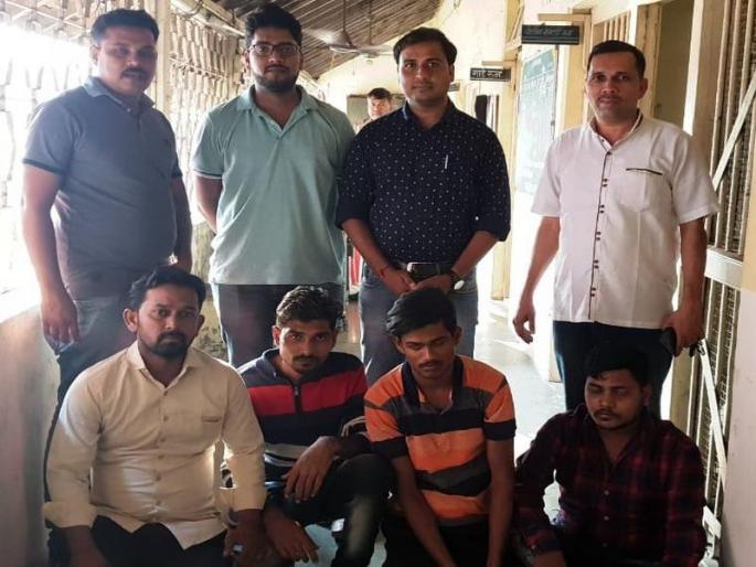 four arrested for petrol, diesel theft | मुंबई-पुणे एक्स्प्रेस वेवर गाड्यांमधील डिझेल चाेरणारी टोळी जेरबंद four arrested for petrol, diesel theft | मुंबई-पुणे एक्स्प्रेस वेवर गाड्यांमधील डिझेल चाेरणारी टोळी जेरबंद