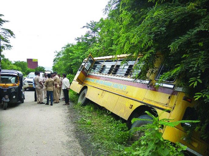 61 students survived in Uran | उरणमध्ये ६१ विद्यार्थी बचावले 61 students survived in Uran | उरणमध्ये ६१ विद्यार्थी बचावले