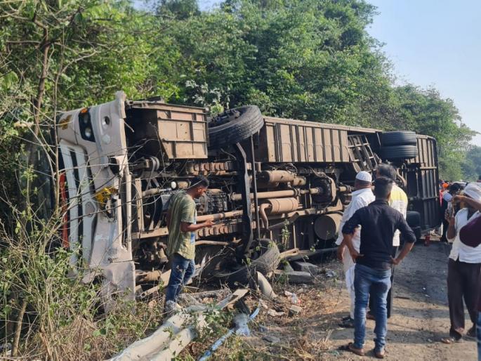 st corporation shivshahi bus accident at karnala pass 1 dead 15 injured | कर्नाळा खिंडीत एसटी महामंडळाच्या शिवशाही बसला अपघात; 1 मृत्यू 15 जण जखमी st corporation shivshahi bus accident at karnala pass 1 dead 15 injured | कर्नाळा खिंडीत एसटी महामंडळाच्या शिवशाही बसला अपघात; 1 मृत्यू 15 जण जखमी