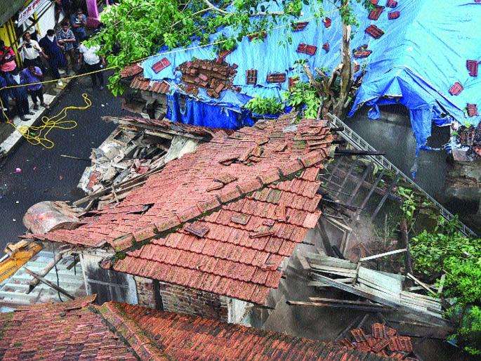 629 buildings in the district are dangerous | जिल्ह्यातील ६२९ इमारती धोकादायक 629 buildings in the district are dangerous | जिल्ह्यातील ६२९ इमारती धोकादायक