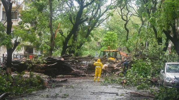Raigad gets Rs 70 crore, District Collector directs to distribute funds | रायगडला मिळाले ७० कोटी, निधीचे वाटप करण्याचे जिल्हाधिकाऱ्यांचे निर्देश Raigad gets Rs 70 crore, District Collector directs to distribute funds | रायगडला मिळाले ७० कोटी, निधीचे वाटप करण्याचे जिल्हाधिकाऱ्यांचे निर्देश
