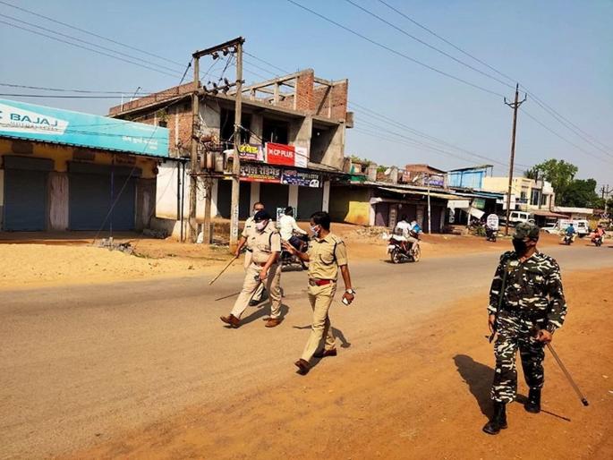 CoronaVirus due to lack of awareness about new rules citizens in raigad not coming out of their homes | CoronaVirus: सुधारित नियमांच्या अज्ञानाने नागरिक घरातच CoronaVirus due to lack of awareness about new rules citizens in raigad not coming out of their homes | CoronaVirus: सुधारित नियमांच्या अज्ञानाने नागरिक घरातच