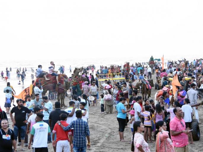 Raigad: Tourists enjoy sea safari along with tourism | Raigad: पर्यटनासह पर्यटकांनी घेतला समुद्र सफारीचा आनंद