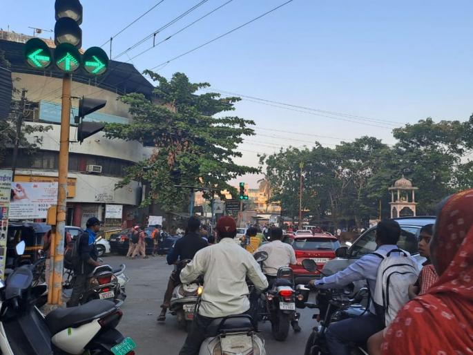 Raigad: Signal lights finally lit up in Alibaug city | Raigad: अखेर अलिबाग शहरात सिग्नलचे दिवे पेटले Raigad: Signal lights finally lit up in Alibaug city | Raigad: अखेर अलिबाग शहरात सिग्नलचे दिवे पेटले
