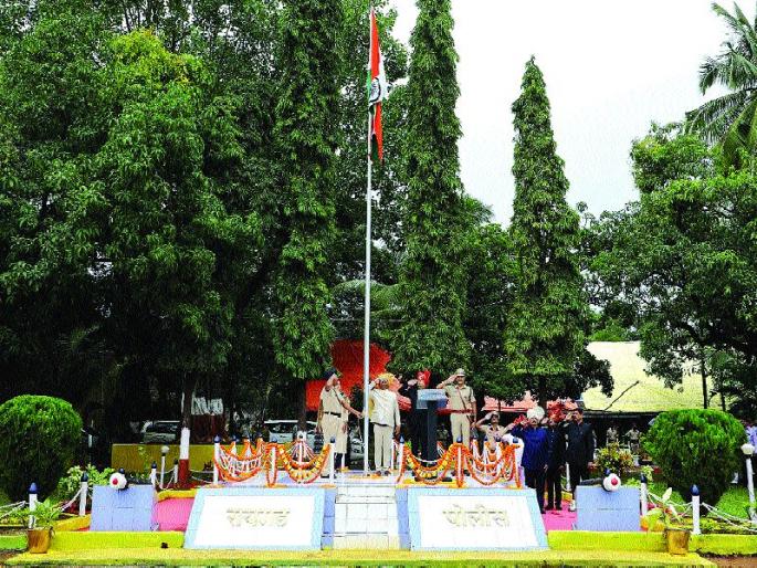 Independent day in Raigad, special fund of Rs. 30 lakhs for the district promptly | रायगडमध्ये स्वातंत्र्यदिन उत्साहात, जिल्ह्याकरिता तातडीने ३० लाख रूपयांचा विशेष निधी Independent day in Raigad, special fund of Rs. 30 lakhs for the district promptly | रायगडमध्ये स्वातंत्र्यदिन उत्साहात, जिल्ह्याकरिता तातडीने ३० लाख रूपयांचा विशेष निधी