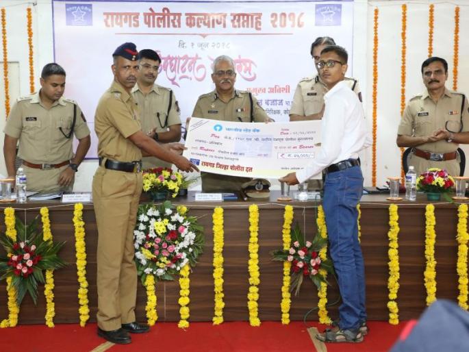 Directorate of Police Director Satish Mathur announced in Alibaug, to set up a school at Pune and schools in Nagpur for the police force in the state. | पोलिसांच्या मुलांसाठी पुण्यात शाळा, तर नागपुरात हॉस्टेल उभारणार, पोलीस महासंचालक सतीश माथुर यांची घोषणा Directorate of Police Director Satish Mathur announced in Alibaug, to set up a school at Pune and schools in Nagpur for the police force in the state. | पोलिसांच्या मुलांसाठी पुण्यात शाळा, तर नागपुरात हॉस्टेल उभारणार, पोलीस महासंचालक सतीश माथुर यांची घोषणा