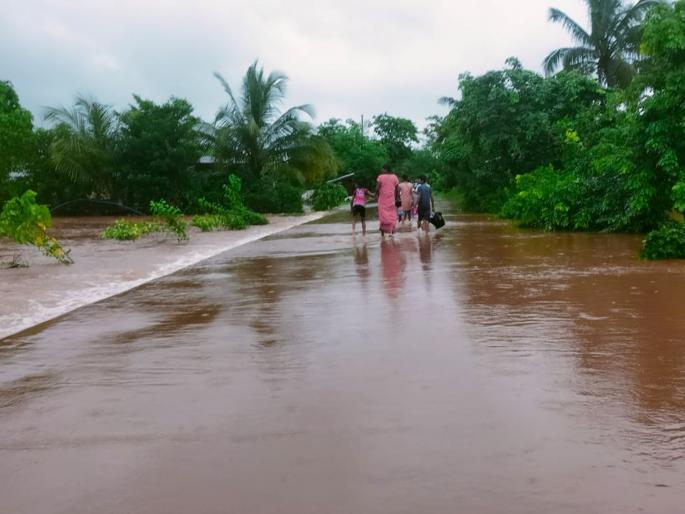 Raigad Rain Update: Heavy rain in Raigad, schools, colleges closed, Alibaug-Roha, Pali Khopoli road closed for traffic | रायगडात धो धो पाऊस, शाळा, कॉलेजनां सुट्टी, अलिबाग-रोहा , पाली खोपोली रस्ता वाहतुकीस बंद Raigad Rain Update: Heavy rain in Raigad, schools, colleges closed, Alibaug-Roha, Pali Khopoli road closed for traffic | रायगडात धो धो पाऊस, शाळा, कॉलेजनां सुट्टी, अलिबाग-रोहा , पाली खोपोली रस्ता वाहतुकीस बंद