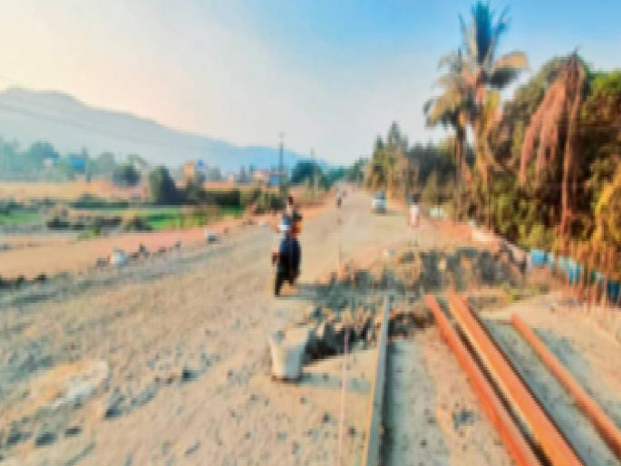 146.4 crore cost for Fort Raigad Marg, 25.6 km; Shiv lovers, outrage from commuters | किल्ले रायगड मार्गाची रखडपट्टी, २५.६ किमीसाठी १४६.४ कोटींचा खर्च; शिवप्रेमी, प्रवाशांकडून संताप 146.4 crore cost for Fort Raigad Marg, 25.6 km; Shiv lovers, outrage from commuters | किल्ले रायगड मार्गाची रखडपट्टी, २५.६ किमीसाठी १४६.४ कोटींचा खर्च; शिवप्रेमी, प्रवाशांकडून संताप
