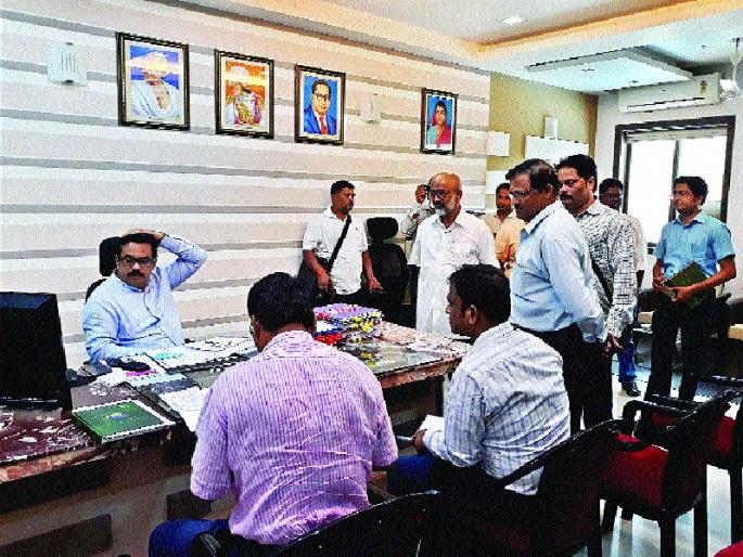 Recovery of seizure, court order on Raigad Zilla Parishad | रायगड जिल्हा परिषदेवर जप्तीची कारवाई, न्यायालयाचे आदेश Recovery of seizure, court order on Raigad Zilla Parishad | रायगड जिल्हा परिषदेवर जप्तीची कारवाई, न्यायालयाचे आदेश