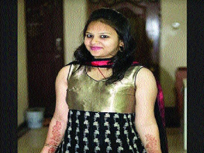 Twenty-five hours, without consulting the injured railway tracks | सव्वा तास जखमी रेल्वे रुळांवर उपचाराविना पडून Twenty-five hours, without consulting the injured railway tracks | सव्वा तास जखमी रेल्वे रुळांवर उपचाराविना पडून