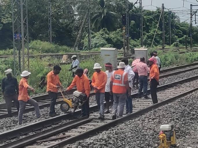 six days megablock between Khopoli-Karjat; Last CSMT-Khopoli Local at 10.28 hrs | खोपोली-कर्जत दरम्यान सहा दिवस मेगाब्लॉक; शेवटची CSMT-खोपोली लोकल १०.२८ वाजता six days megablock between Khopoli-Karjat; Last CSMT-Khopoli Local at 10.28 hrs | खोपोली-कर्जत दरम्यान सहा दिवस मेगाब्लॉक; शेवटची CSMT-खोपोली लोकल १०.२८ वाजता