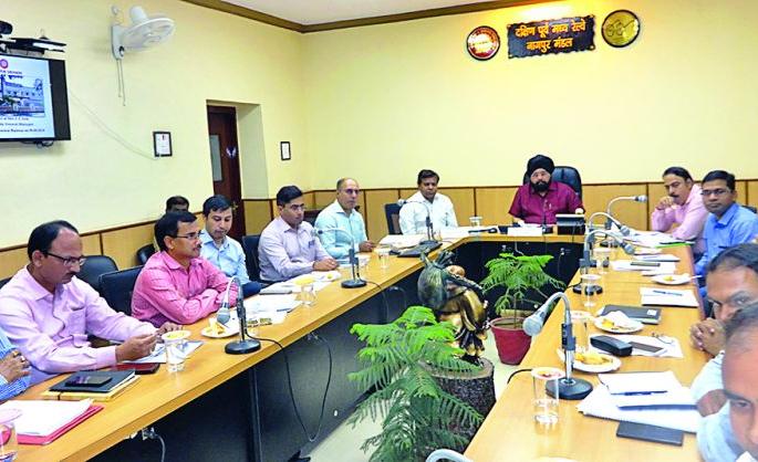 Complete all the work of broad gauge in the Nagpur Division in time | नागपूर विभागातील ब्रॉडगेजची सर्व कामे वेळेत पूर्ण करा