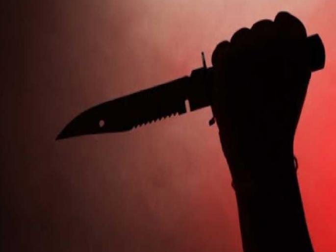 A passenger attacked two people with a knife who were asking for tickets in the train including a ticket inspector, The employee was killed on the spot | तिकीटाची विचारणा केल्याने रेल्वेत चाकूहल्ला; कर्मचारी जागीच ठार A passenger attacked two people with a knife who were asking for tickets in the train including a ticket inspector, The employee was killed on the spot | तिकीटाची विचारणा केल्याने रेल्वेत चाकूहल्ला; कर्मचारी जागीच ठार