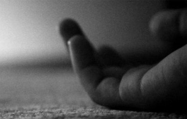 While sharing of Sister's marriage cards brother death | बहिणीच्या लग्नाच्या पत्रिका वाटताना भावाचा मृत्यु While sharing of Sister's marriage cards brother death | बहिणीच्या लग्नाच्या पत्रिका वाटताना भावाचा मृत्यु