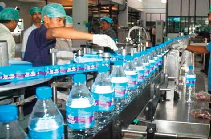 Train passengers get pure water: Rail Neer Bottling Plant started | रेल्वे प्रवाशांना मिळणार शुद्ध पाणी  : रेल नीर बॉटलिंग प्लान्ट सुरू Train passengers get pure water: Rail Neer Bottling Plant started | रेल्वे प्रवाशांना मिळणार शुद्ध पाणी  : रेल नीर बॉटलिंग प्लान्ट सुरू