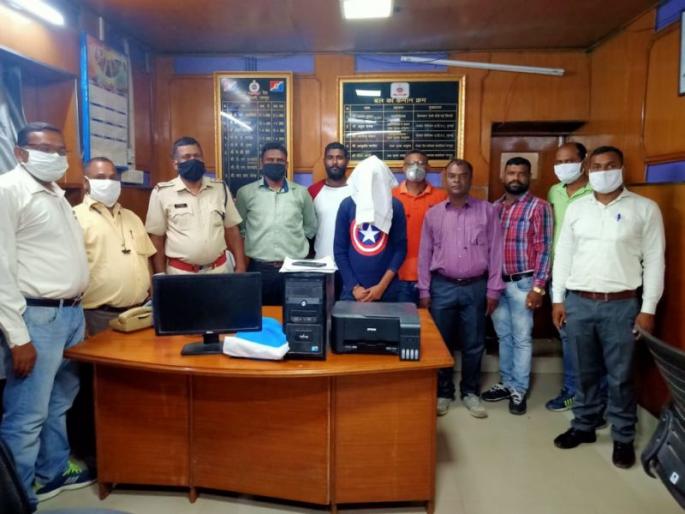 Accused arrested for blackmailing train tickets in Nagpur | नागपुरात रेल्वे तिकिटांचा काळाबाजार करणाऱ्या आरोपीला अटक Accused arrested for blackmailing train tickets in Nagpur | नागपुरात रेल्वे तिकिटांचा काळाबाजार करणाऱ्या आरोपीला अटक