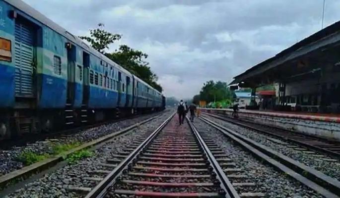 The work of Memu Workshed in Bhusawal will be completed by December 2021 | भुसावळात मेमू वर्कशेडचे कार्य डिसेंबर २०२१ पर्यंत पूर्ण होणार -डीआरएम विवेककुमार गुप्ता The work of Memu Workshed in Bhusawal will be completed by December 2021 | भुसावळात मेमू वर्कशेडचे कार्य डिसेंबर २०२१ पर्यंत पूर्ण होणार -डीआरएम विवेककुमार गुप्ता