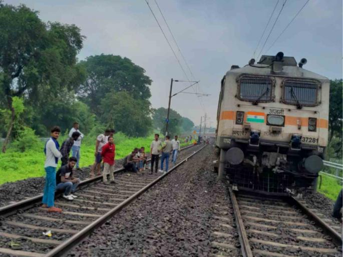 Trains heading towards Mumbai including Punjab Mail delayed; Overhead cable break at Igatpuri | पंजाब मेलसह मुंबईकडे जाणाऱ्या रेल्वे रखडल्या; इगतपुरी येथे ओव्हरहेड केबल तुटल्याचा परिणाम Trains heading towards Mumbai including Punjab Mail delayed; Overhead cable break at Igatpuri | पंजाब मेलसह मुंबईकडे जाणाऱ्या रेल्वे रखडल्या; इगतपुरी येथे ओव्हरहेड केबल तुटल्याचा परिणाम