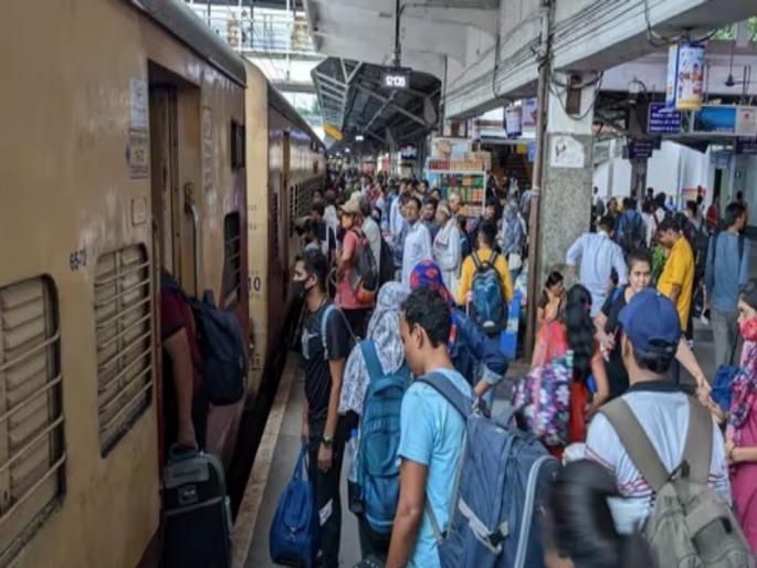 Railway administration crackdown on drunken passengers A fine of Rs 4 lakhs was collected | मद्यधुंद प्रवाशांना रेल्वे प्रशासनाचा दणका; तब्बल ४ लाखांचा दंड वसूल Railway administration crackdown on drunken passengers A fine of Rs 4 lakhs was collected | मद्यधुंद प्रवाशांना रेल्वे प्रशासनाचा दणका; तब्बल ४ लाखांचा दंड वसूल