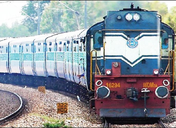 No Train Passenger Traffic to be closed until 7th April ... | coronavirus; ३१ मार्च नव्हे...आता १४ एप्रिलपर्यंत बंद राहणार रेल्वेची प्रवासी वाहतूक No Train Passenger Traffic to be closed until 7th April ... | coronavirus; ३१ मार्च नव्हे...आता १४ एप्रिलपर्यंत बंद राहणार रेल्वेची प्रवासी वाहतूक